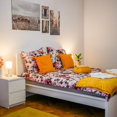 Ultracentral Golden Gatehouse 3 Bdrm Bucharest Luaran gambar