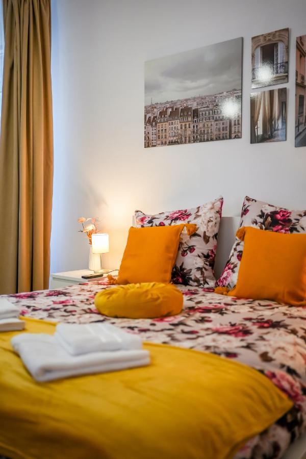 Ultracentral Golden Gatehouse 3 Bdrm Bucharest Luaran gambar