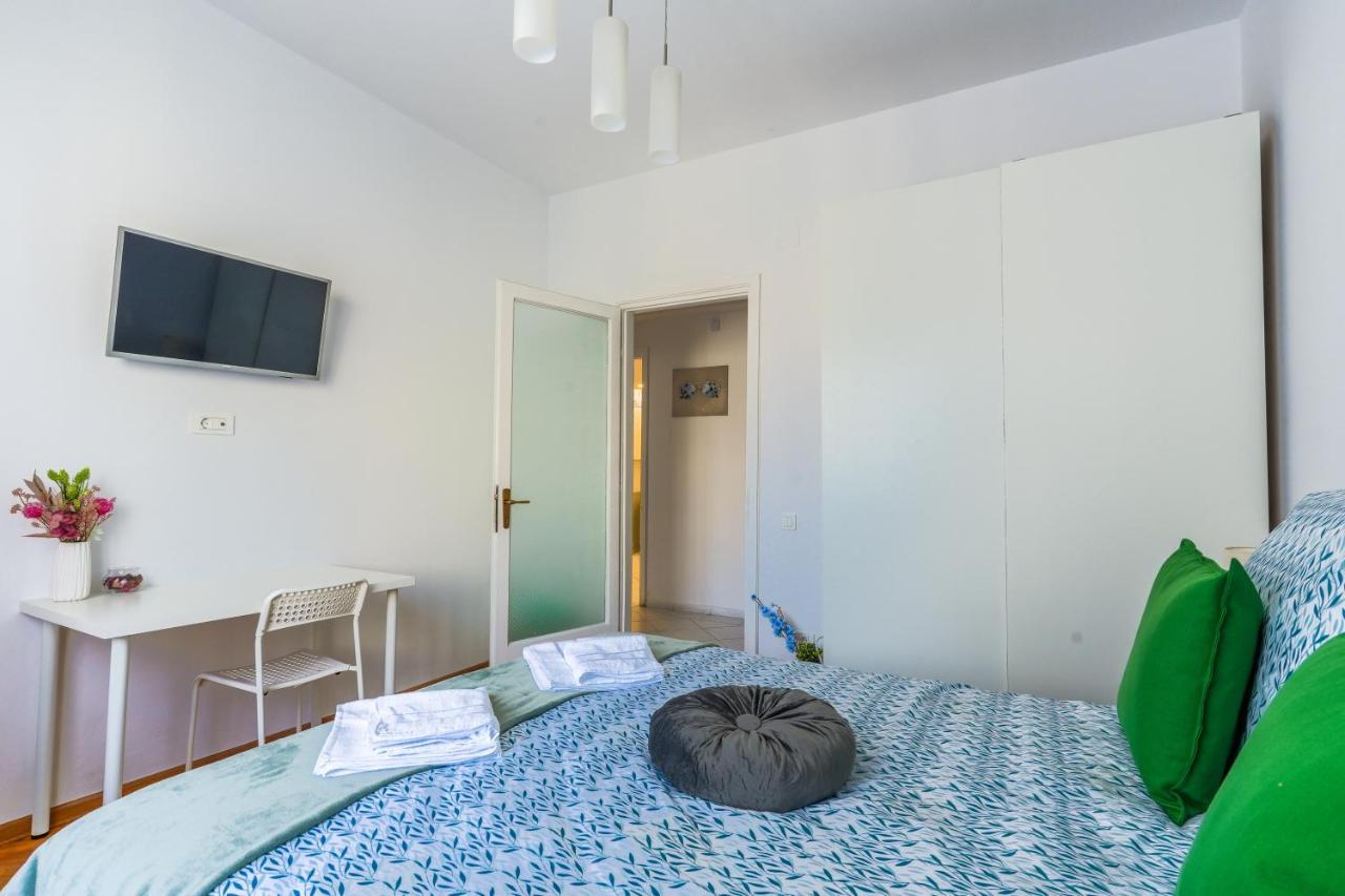 Ultracentral Golden Gatehouse 3 Bdrm Bucharest Luaran gambar