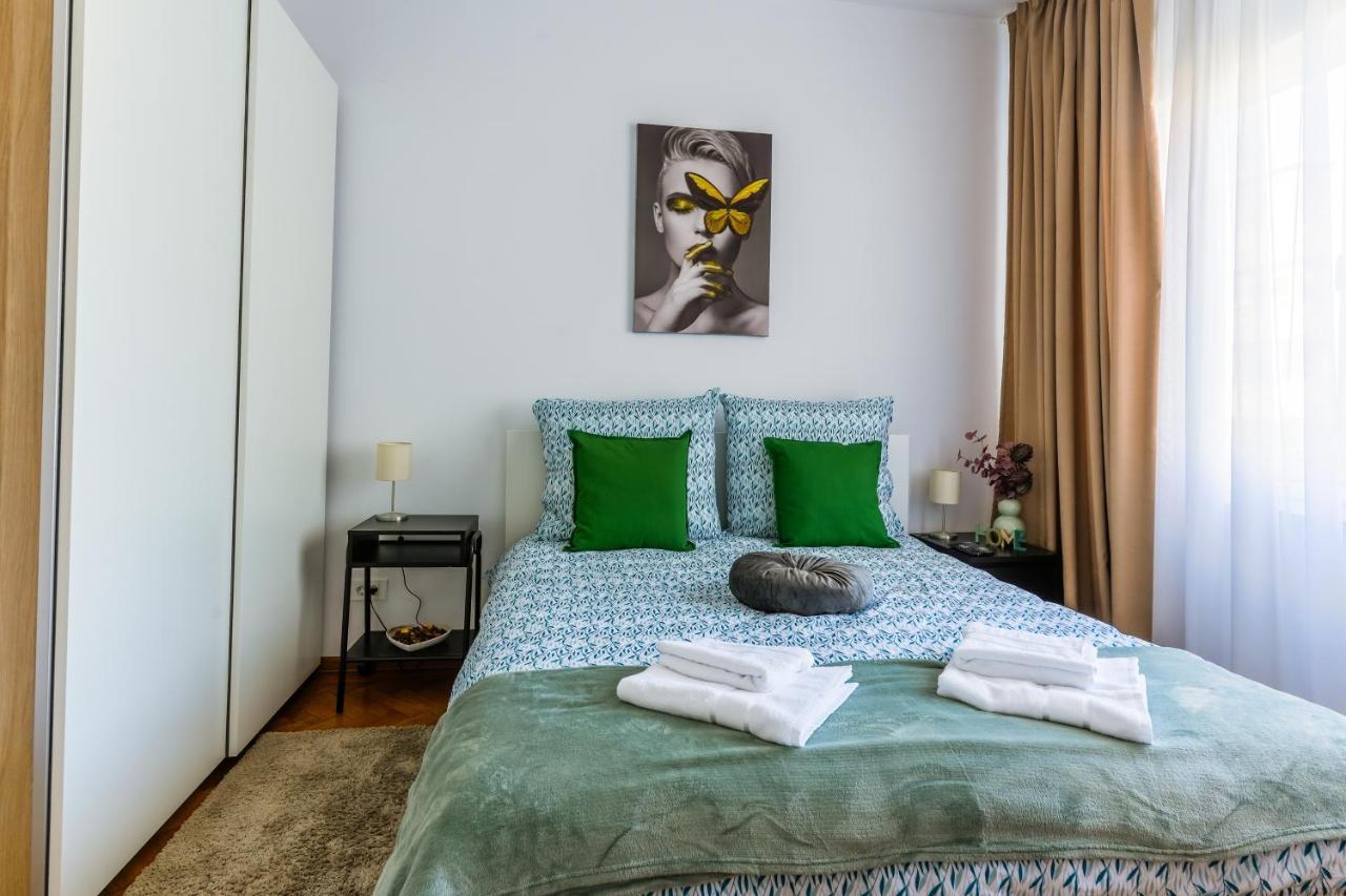 Ultracentral Golden Gatehouse 3 Bdrm Bucharest Luaran gambar