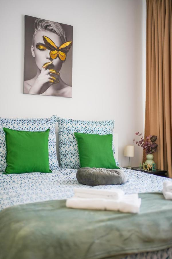 Ultracentral Golden Gatehouse 3 Bdrm Bucharest Luaran gambar