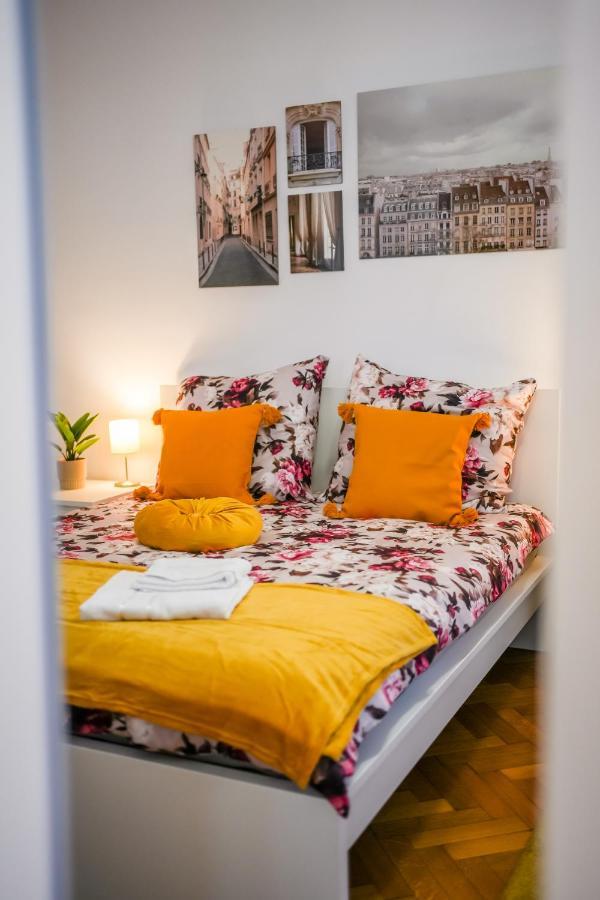Ultracentral Golden Gatehouse 3 Bdrm Bucharest Luaran gambar