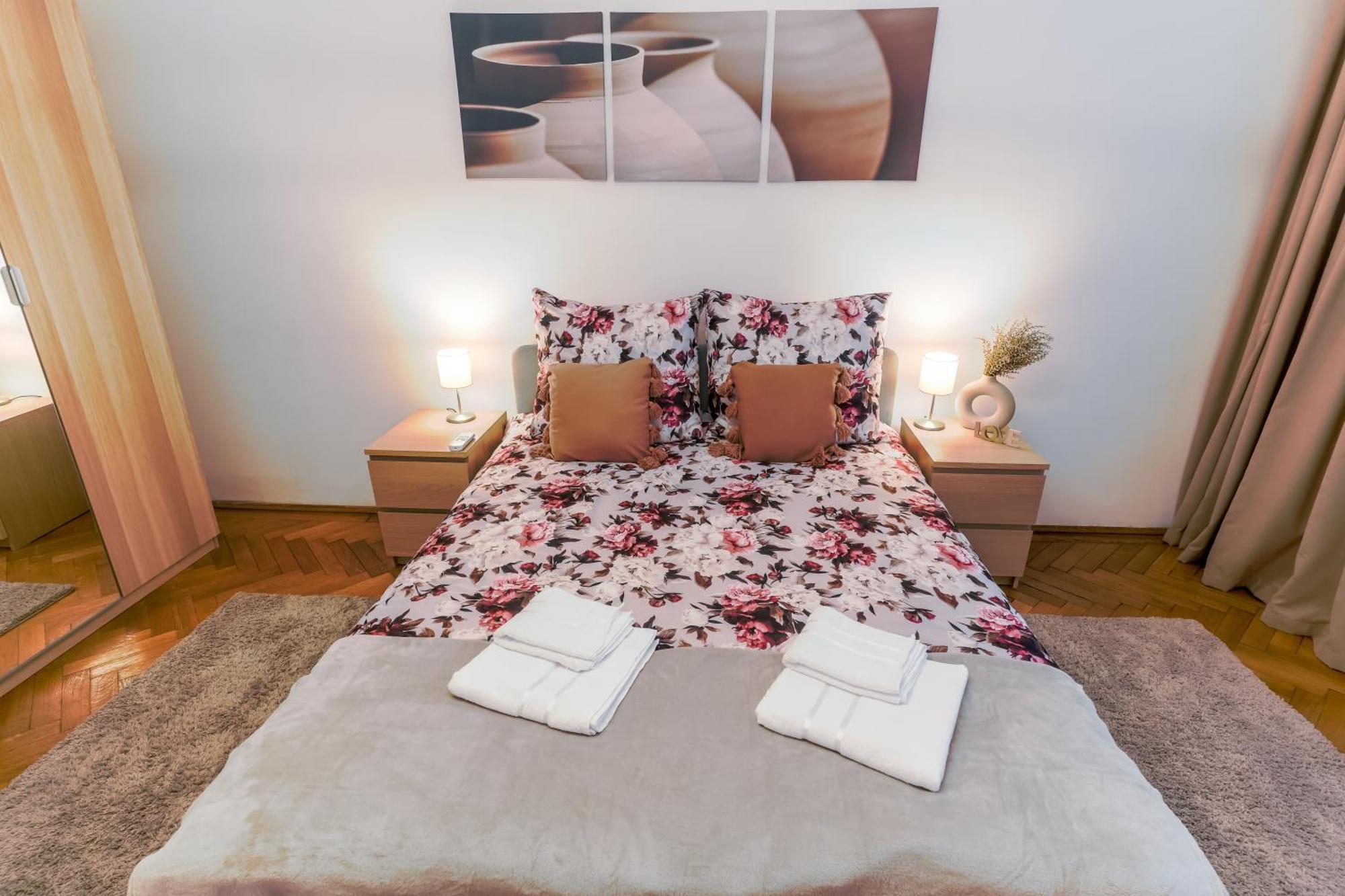 Ultracentral Golden Gatehouse 3 Bdrm Bucharest Luaran gambar