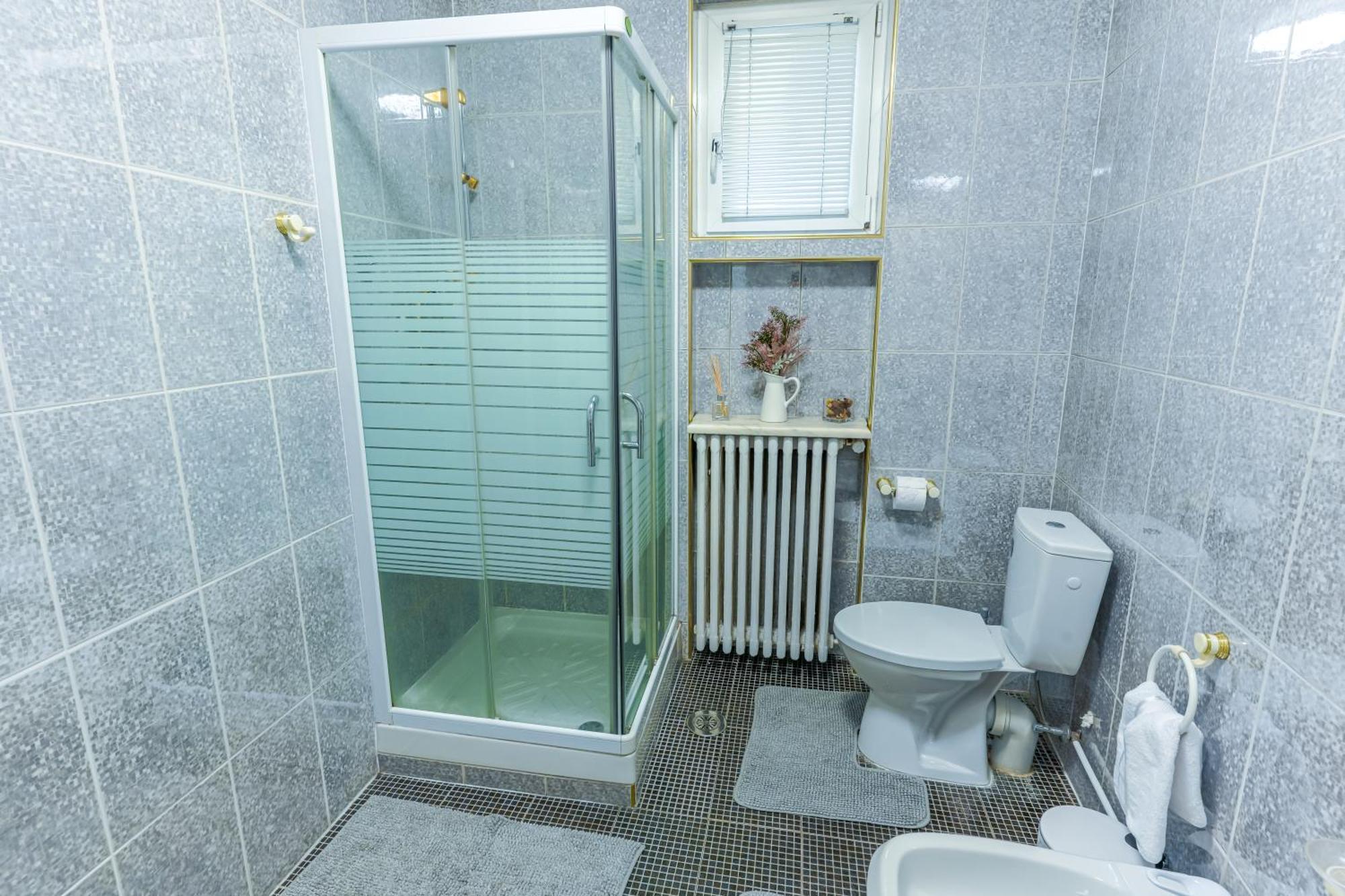 Ultracentral Golden Gatehouse 3 Bdrm Bucharest Luaran gambar