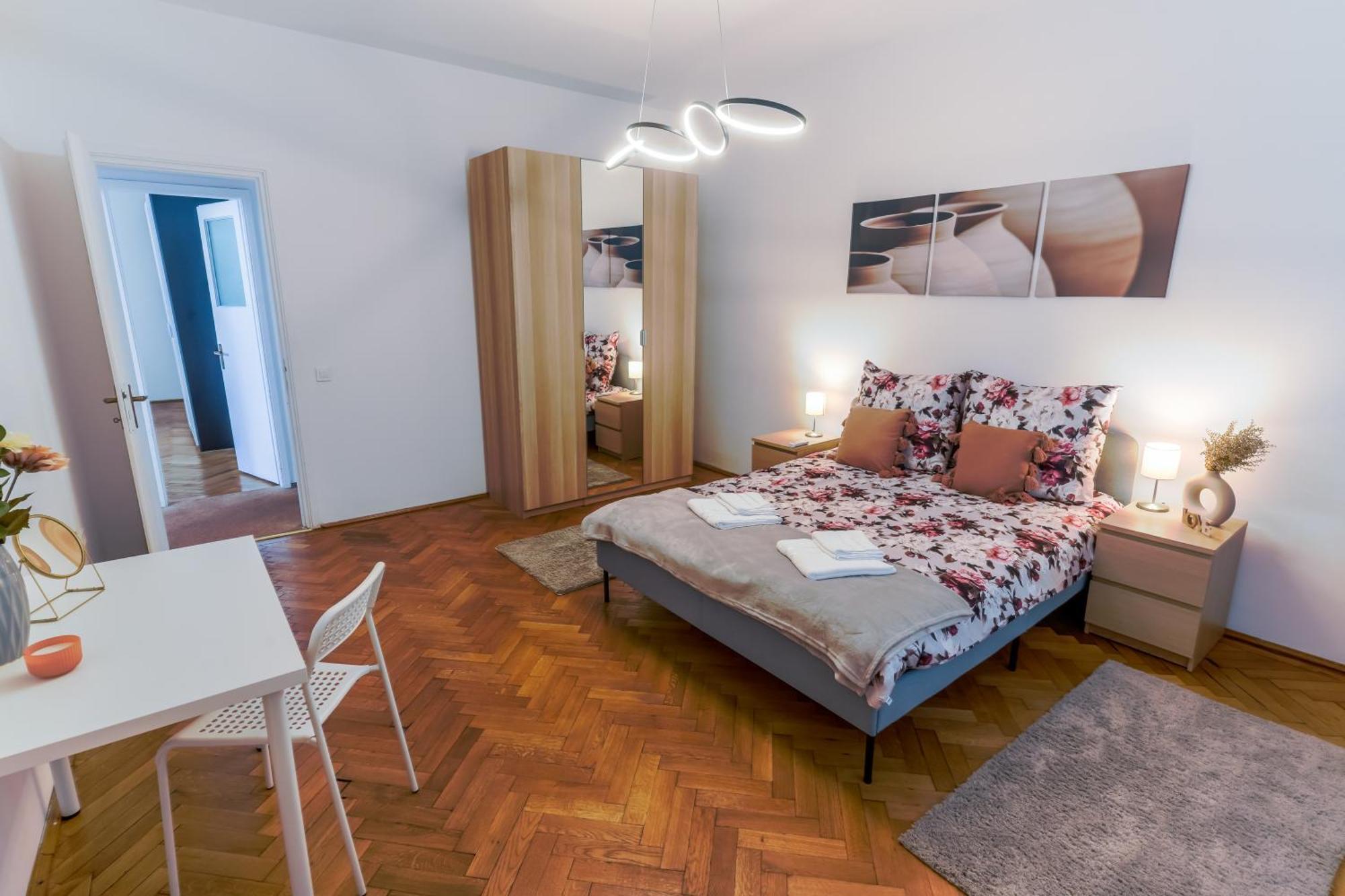 Ultracentral Golden Gatehouse 3 Bdrm Bucharest Luaran gambar