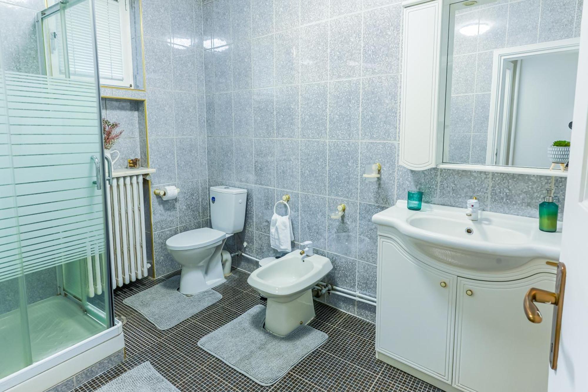 Ultracentral Golden Gatehouse 3 Bdrm Bucharest Luaran gambar